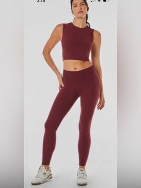 Noli High-Waist Terra leggings and crop top set.. XS. New with tags.